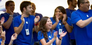 apple-souhlasi-s&nbsp;tim,-ze-zaplati-30,5-milionu-dolaru-za-urovnani-soudniho-sporu-kvuli-kontrole-tasek-zamestnancu,-ktery-nekdy-trval-45-minut