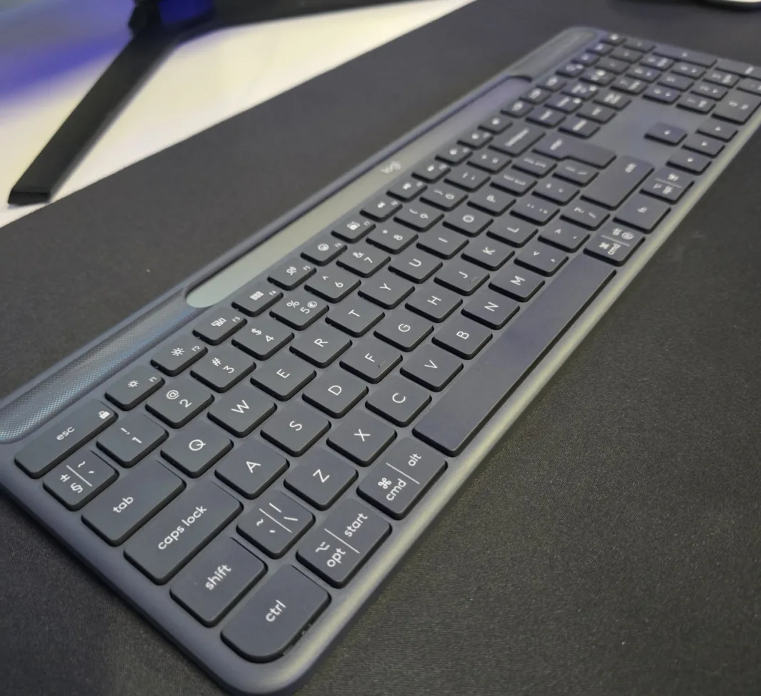 Logitech Signature Slim Solar+ K980