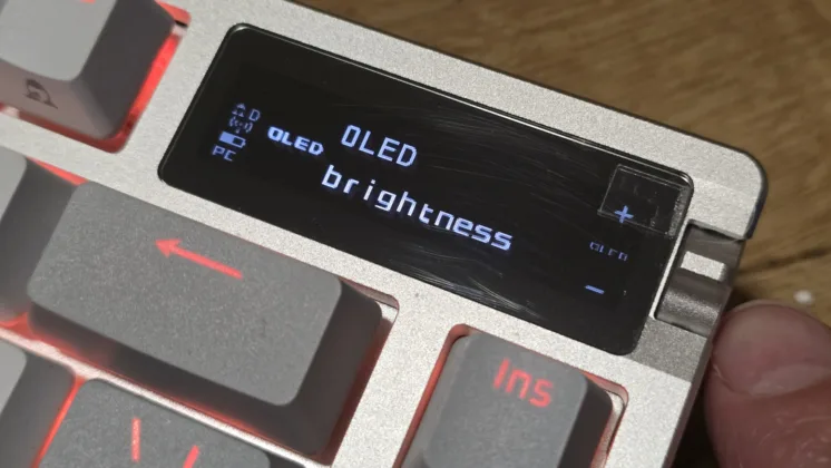 ASUS ROG Azoth 75% Wireless recenze