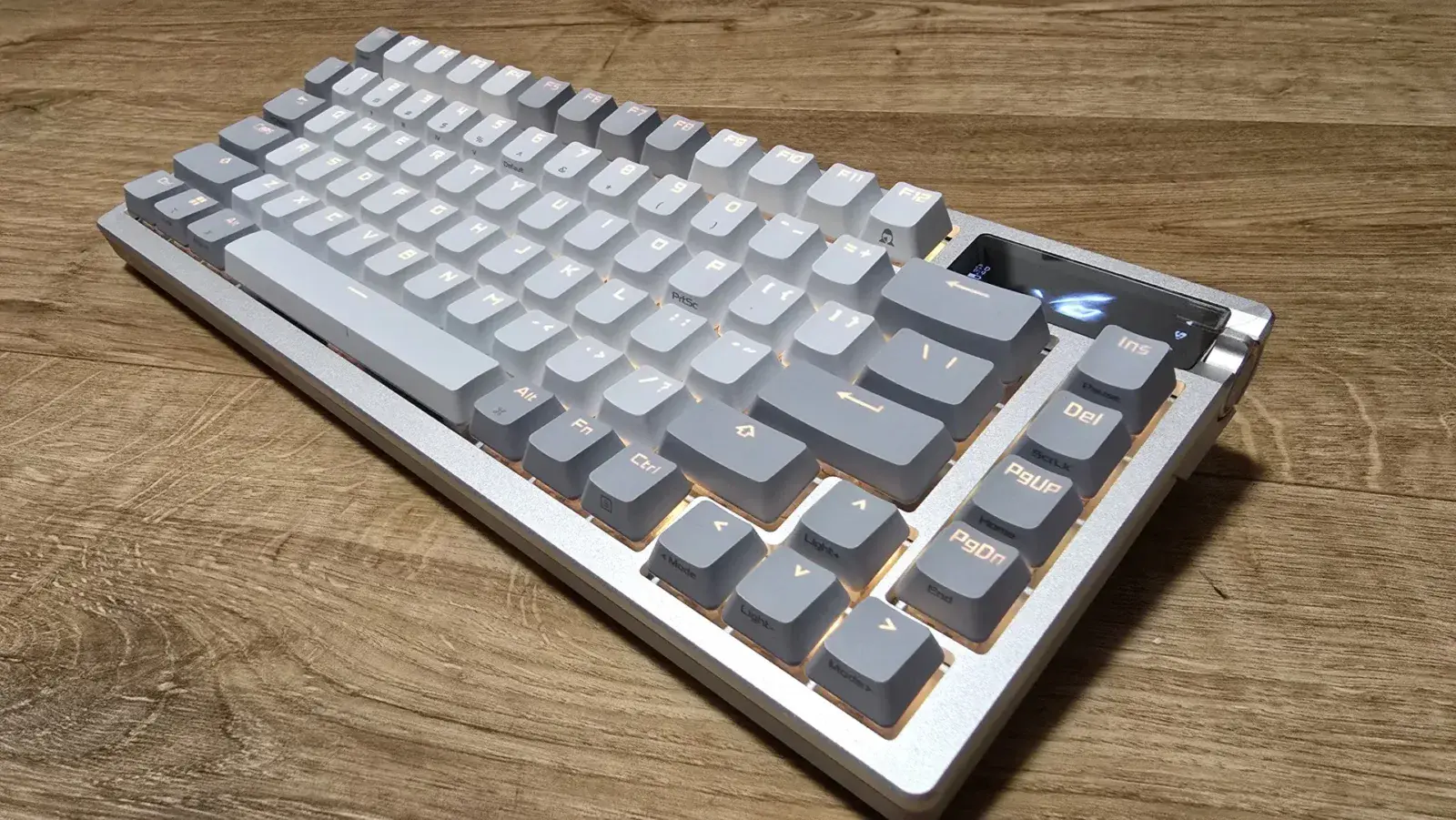 ASUS ROG Azoth 75% Wireless recenze