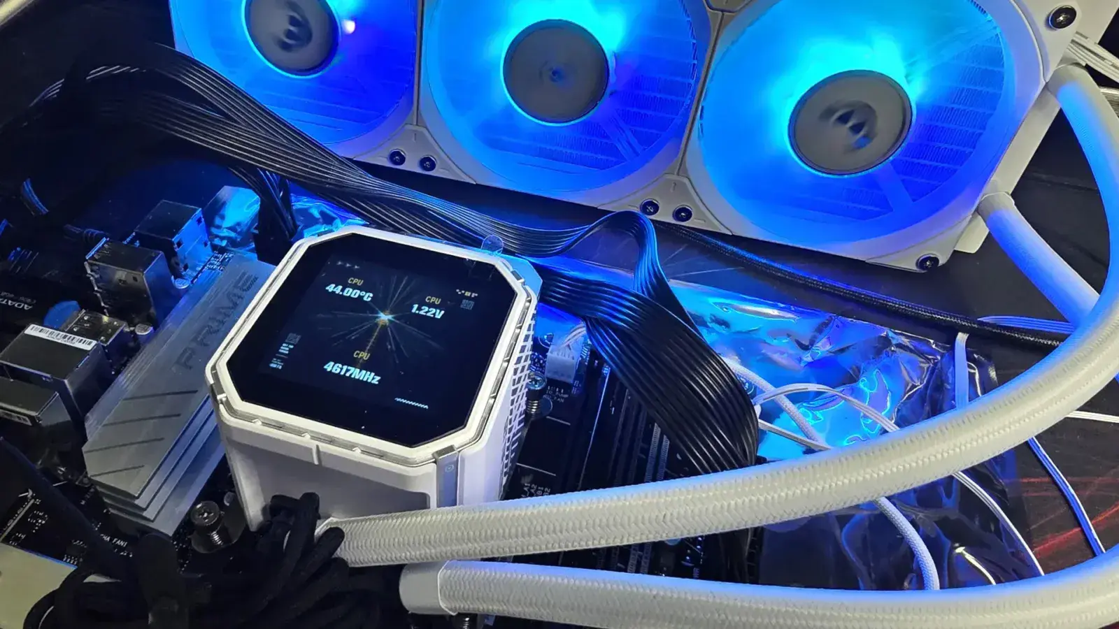 ASUS TUF GAMING LC III 360 ARGB White Edition recenze