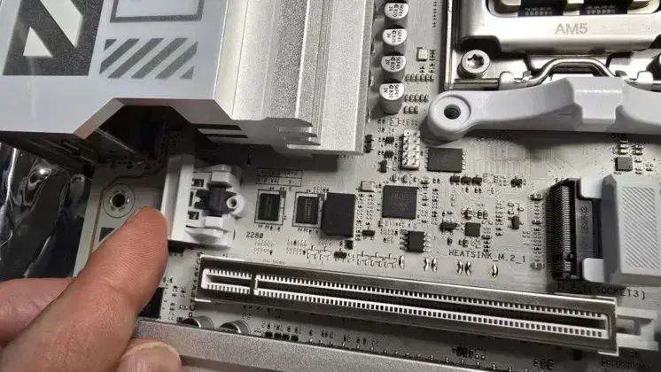 ASUS TUF Gaming X870‑Pro WiFi7 W Neo recenze