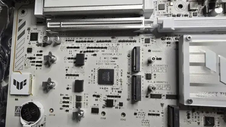 ASUS TUF Gaming X870‑Pro WiFi7 W Neo recenze
