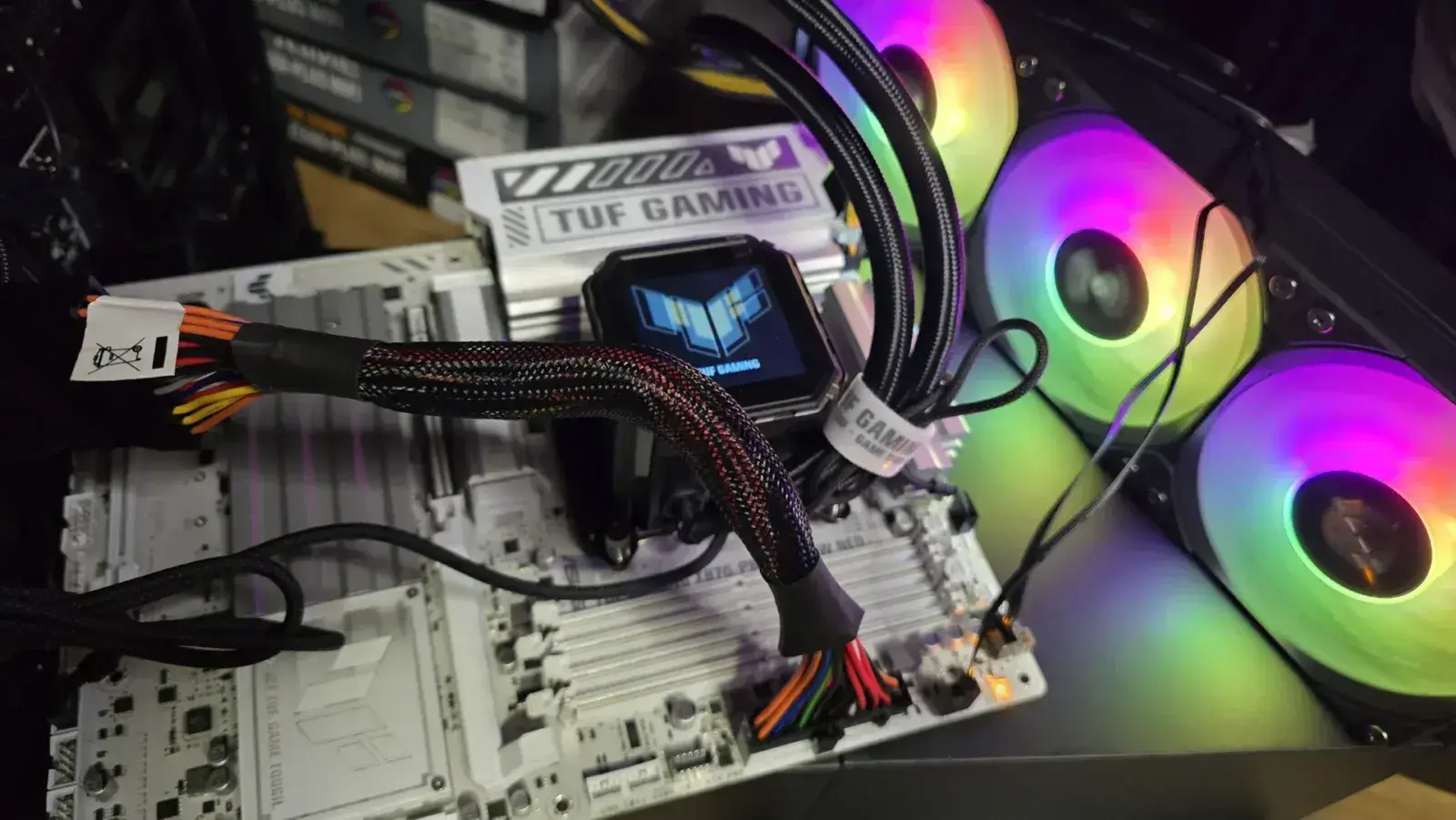 RECENZE: ASUS TUF Gaming X870-Pro WiFi7 W Neo - Skvělý základ pro nejnovější Ryzen 12 ASUS TUF Gaming X870‑Pro WiFi7 W Neo recenze