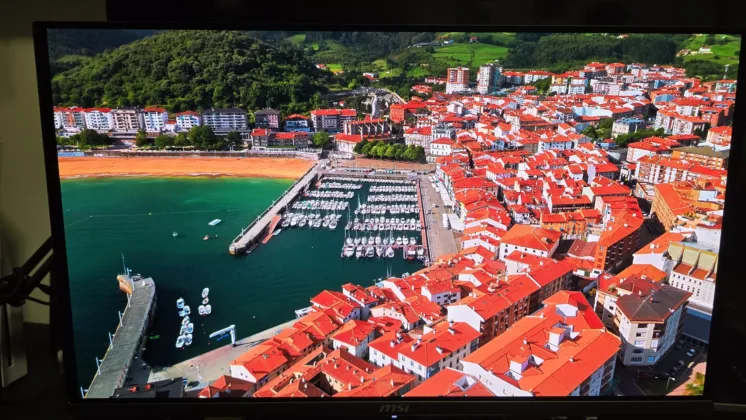 MSI MPG 272URX QD‑OLED recenze