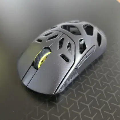 RECENZE: Corsair Sabre V2 Pro Wireless MG + MM Glass Large