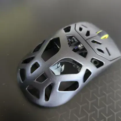 RECENZE: Corsair Sabre V2 Pro Wireless MG + MM Glass Large