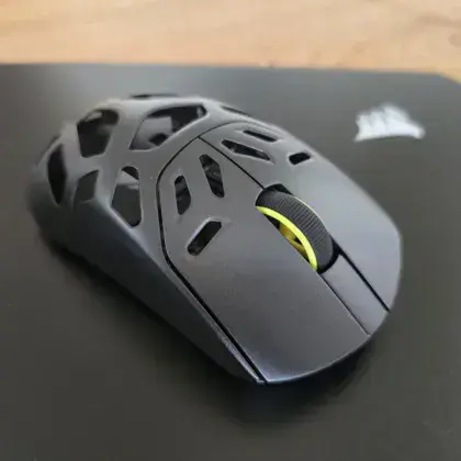 RECENZE: Corsair Sabre V2 Pro Wireless MG + MM Glass Large