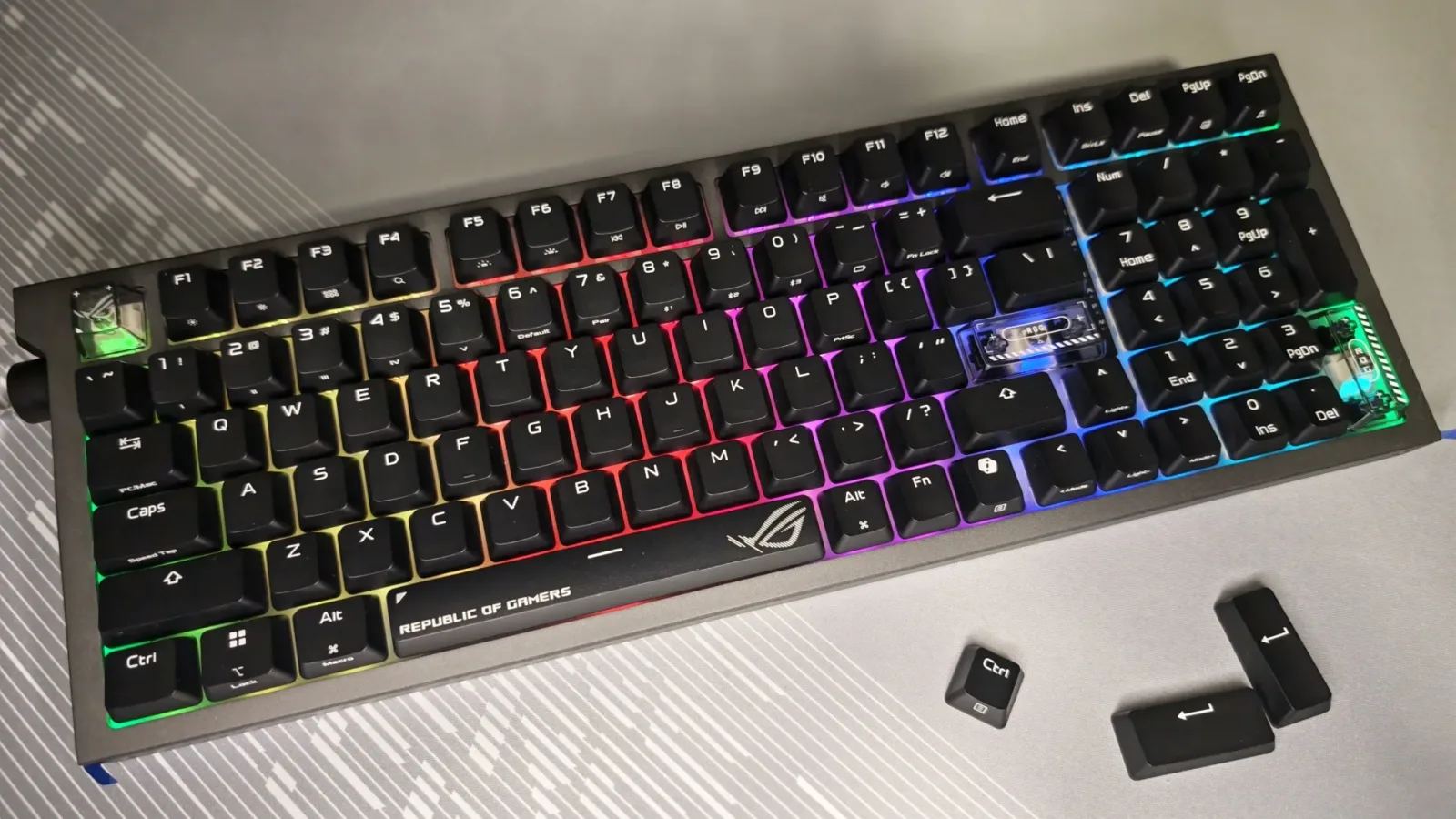 ASUS ROG Strix Morph 96 Wireless klávesnice recenze
