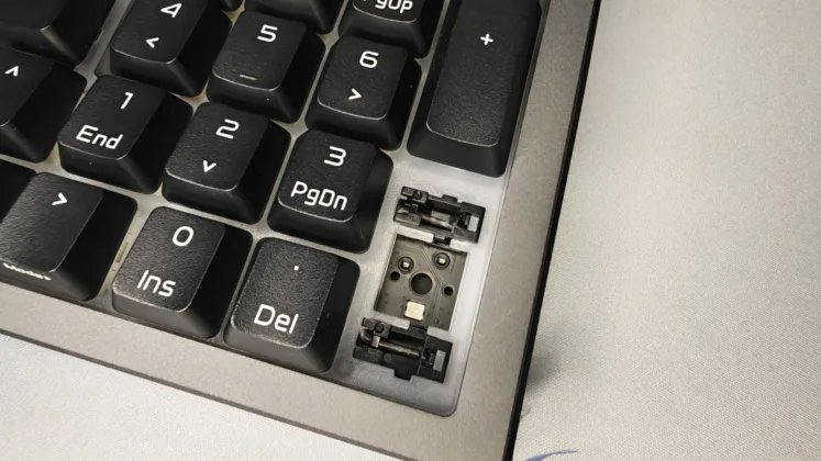 ASUS ROG Strix Morph 96 Wireless kl&aacute;vesnice recenze