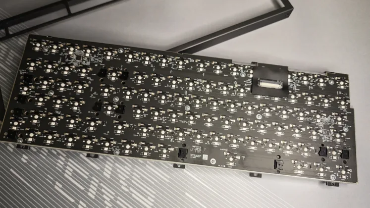 ASUS ROG Strix Morph 96 Wireless kl&aacute;vesnice recenze