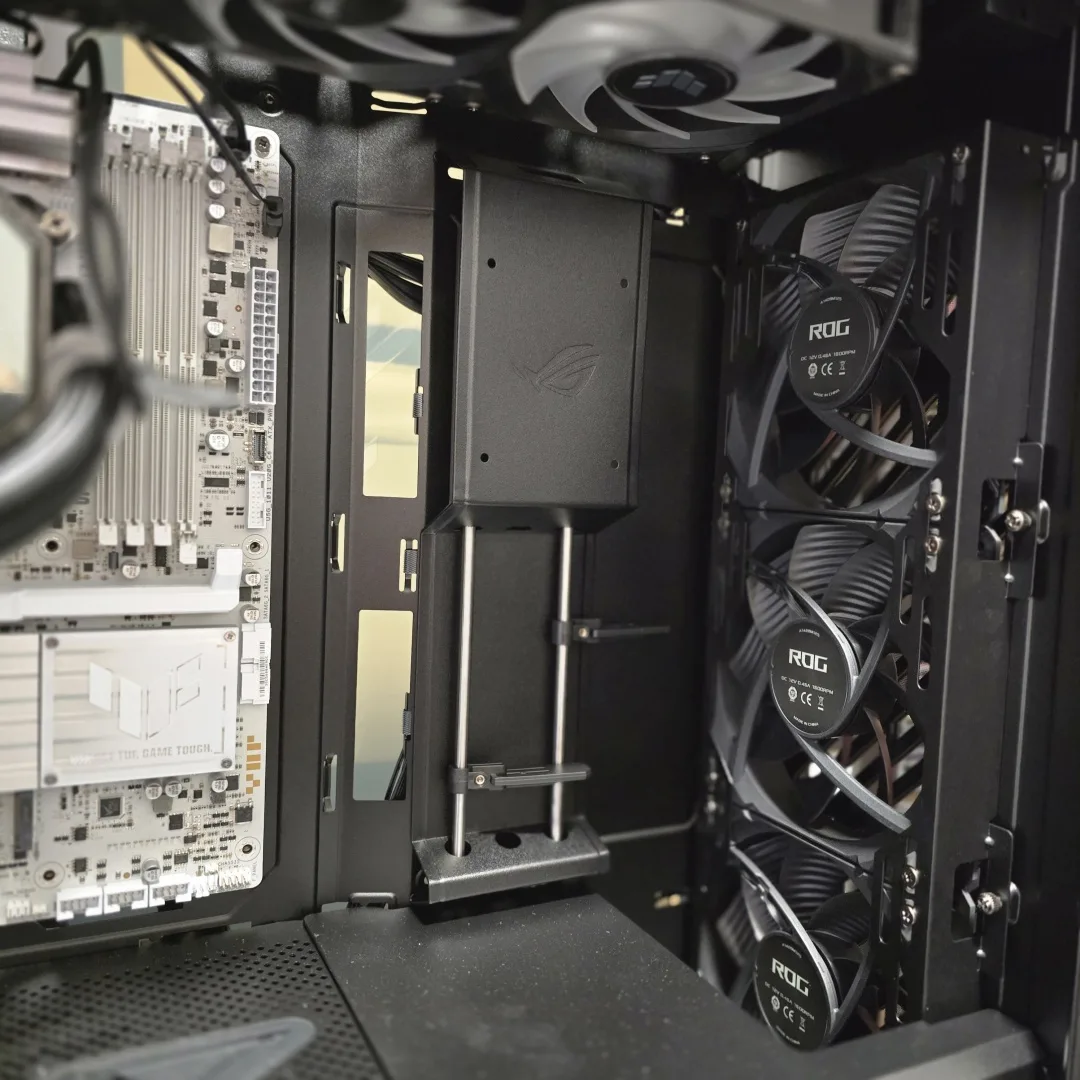 ASUS ROG Strix Helios II Recenze
