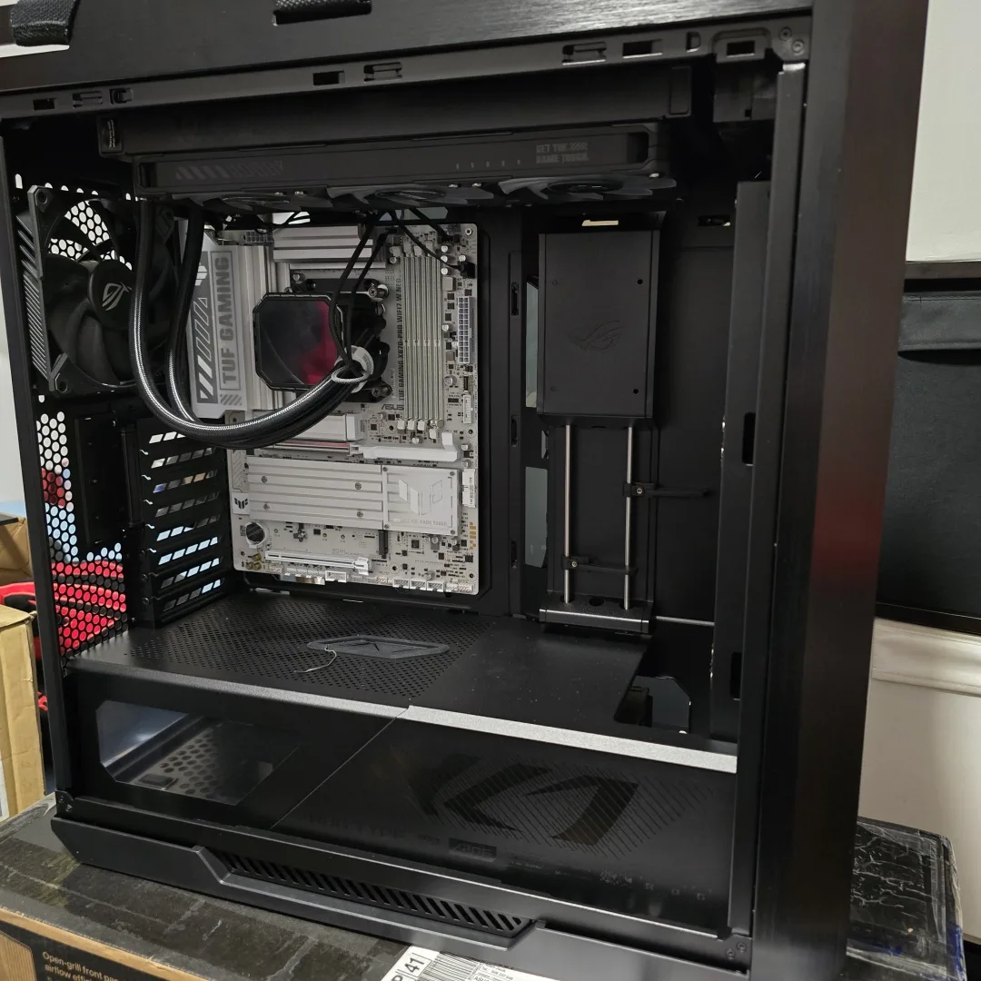 ASUS ROG Strix Helios II Recenze