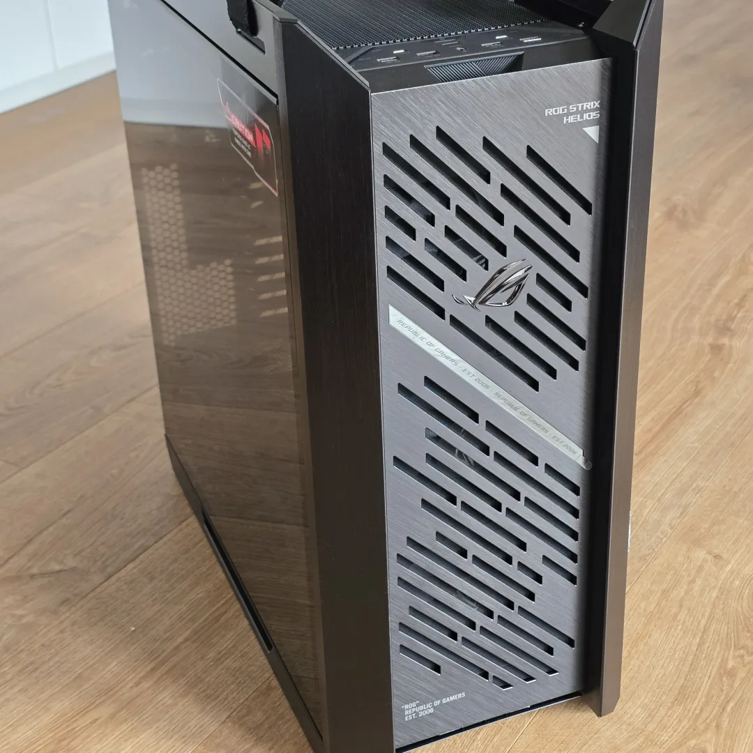 ASUS ROG Strix Helios II Recenze