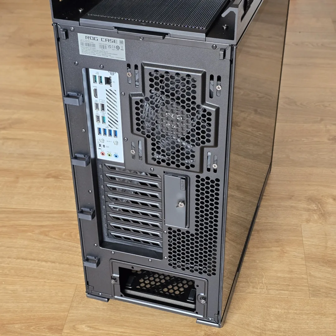 ASUS ROG Strix Helios II Recenze
