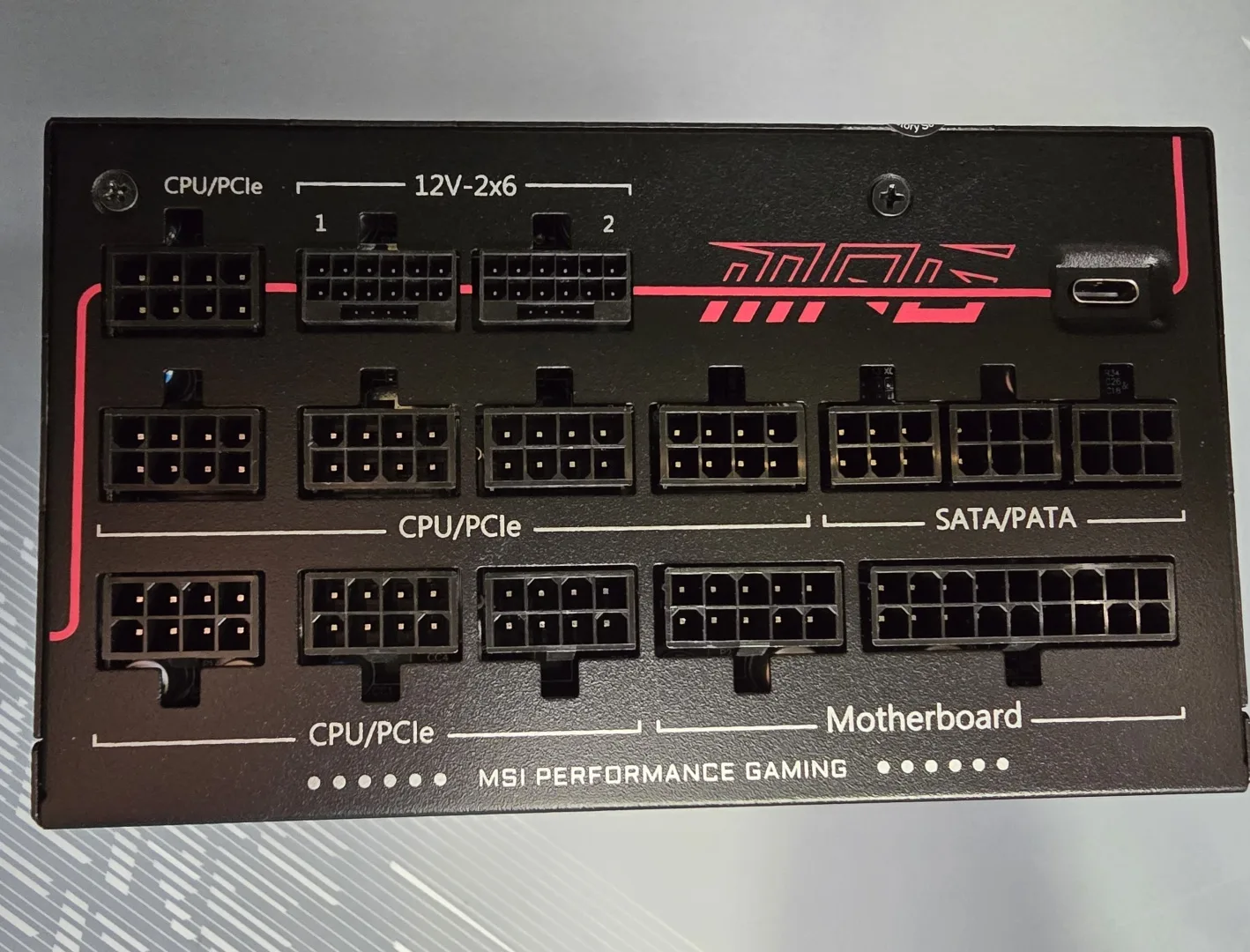 RECENZE: MSI MPG Ai1300TS PCIE5 - Zdroj, který vás podrží 4 MSI MPG Ai1300TS PCIE5 recenze