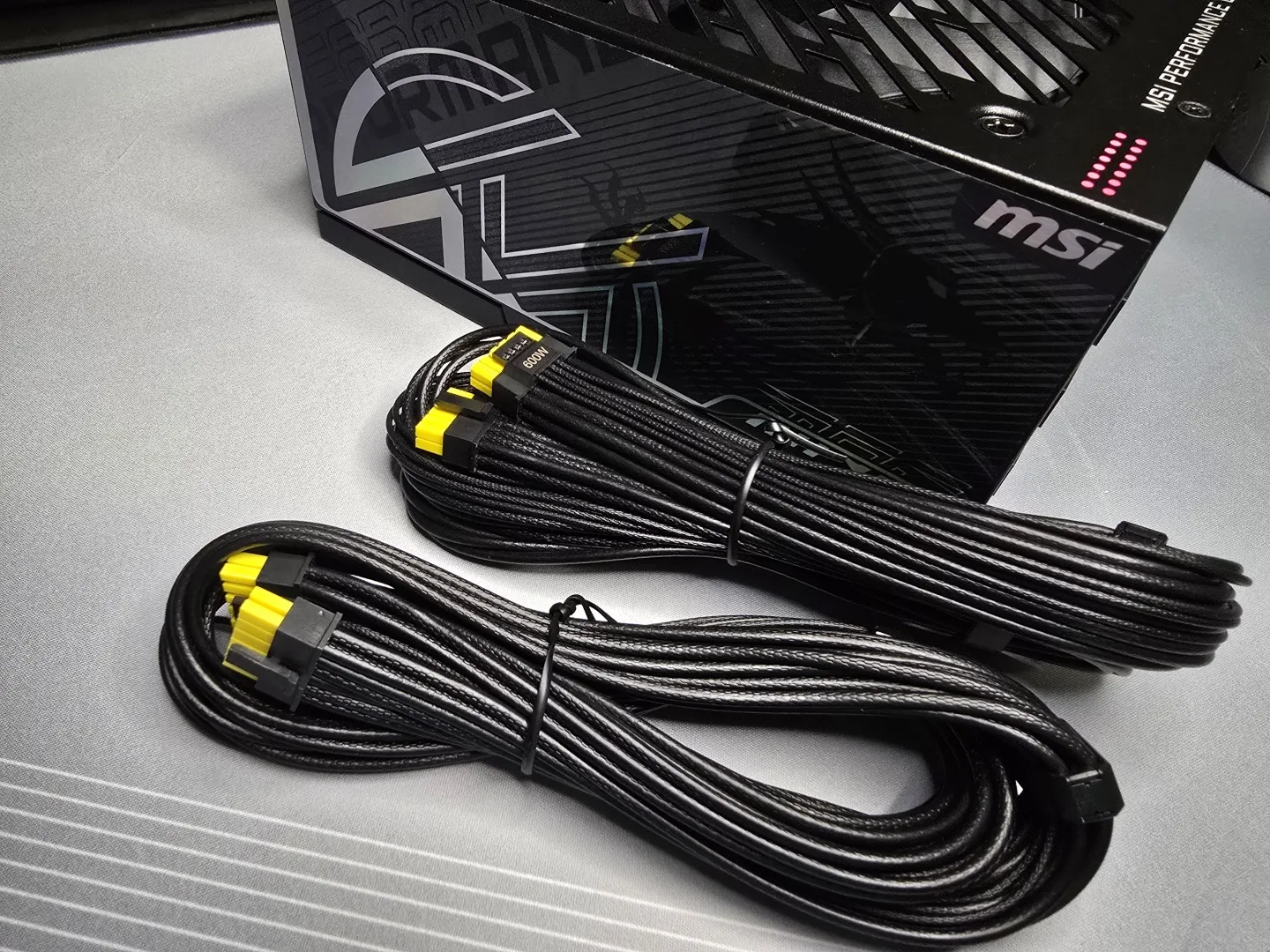 RECENZE: MSI MPG Ai1300TS PCIE5 - Zdroj, který vás podrží 6 MSI MPG Ai1300TS PCIE5 recenze