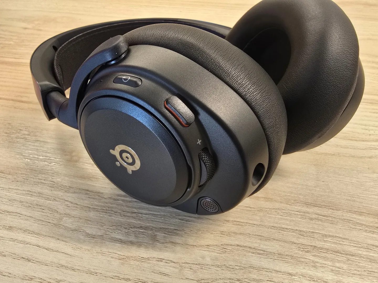 SteelSeries Arctis Nova Pro Omni recenze