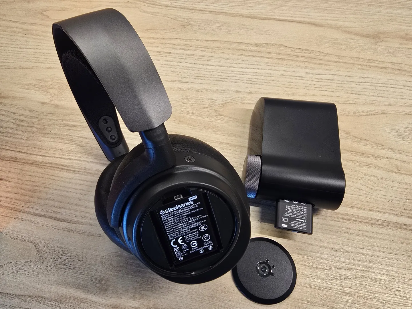SteelSeries Arctis Nova Pro Omni recenze