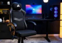 První z nich je herní židle TC80 , která nabízí širší a plošší sedák pro pohodlné sezení. Corsair uvádí, že používá prodyšnou látku s koženkovými detaily, které poskytují skvělou ergonomickou oporu a pomáhají s lepším držením těla. Židle využívá ocelovou pětiramennou základnu a plynový zvedák třídy 4 pro lepší stabilitu a lze ji také naklonit v úhlu 90 až 115 stupňů, což uživatelům poskytuje větší pohodlí.