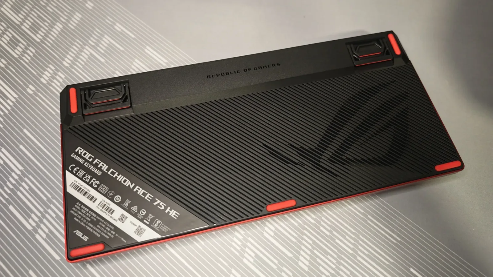 ASUS ROG Falchion ACE 75 HE Recenze